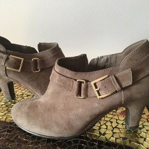 Aerosoles Heel Rest Side Zip Ankle Boots